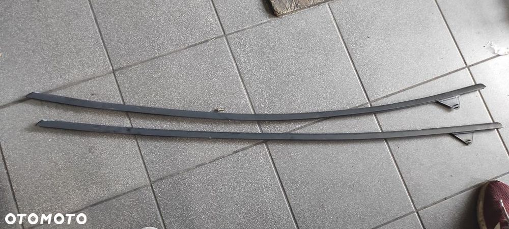 LISTWA ZGARNIAJACA PRAWA LEWA Audi A3 8P 3D - 1