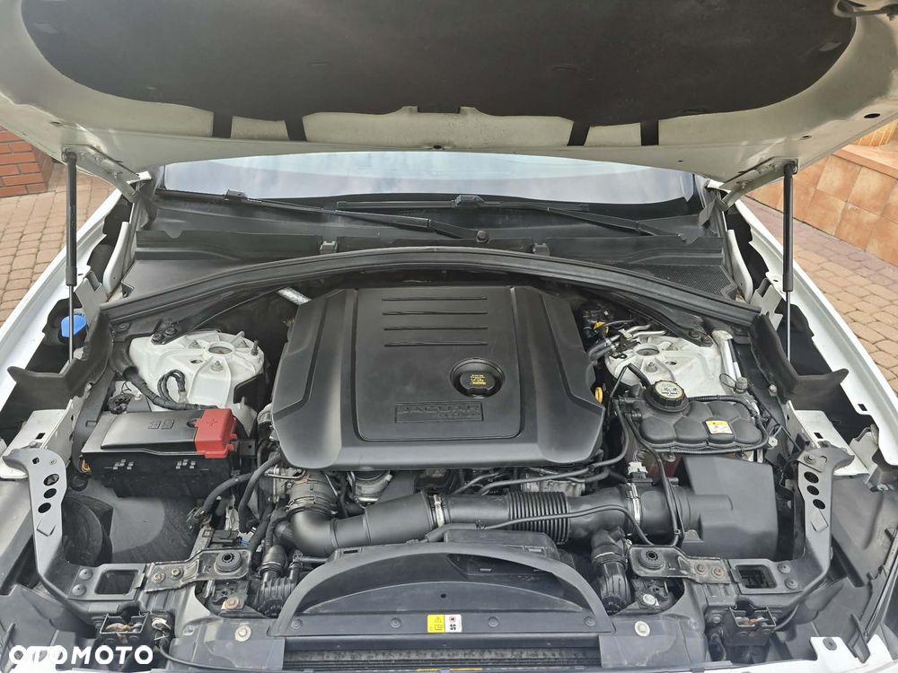 Jaguar F-Pace 2.0 i4D AWD R-Sport - 35