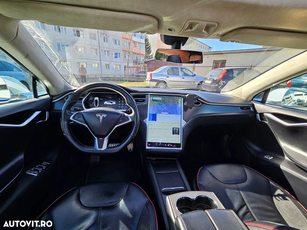 Tesla Model S - 7