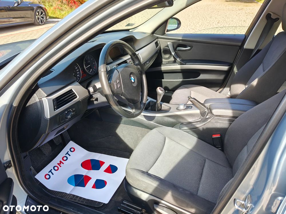 BMW Seria 3 320i - 10
