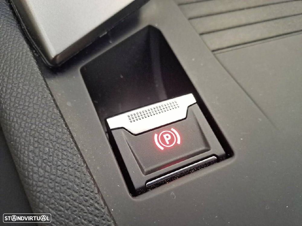 Peugeot 308 1.2 Hybrid Allure e-DCS6 - 24