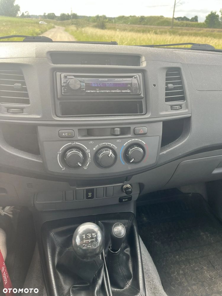 Toyota Hilux 2.5 D-4D DLX - 13