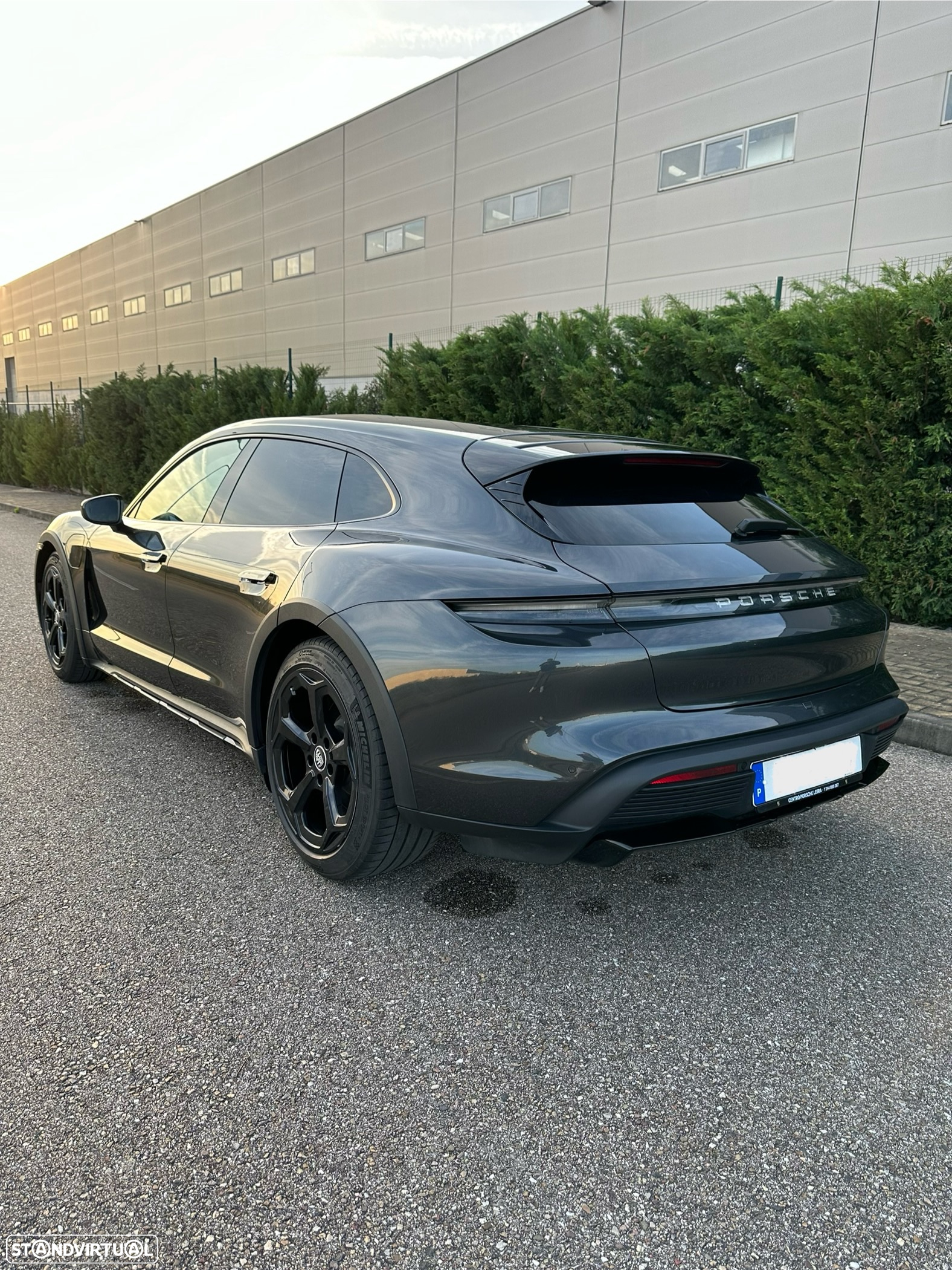 Porsche Taycan Cross Turismo 4 - 2