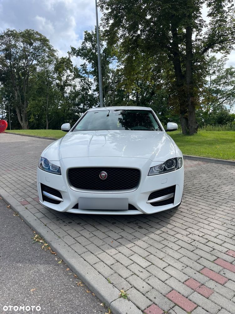 Jaguar XF 2.0 i4D R-Sport - 3
