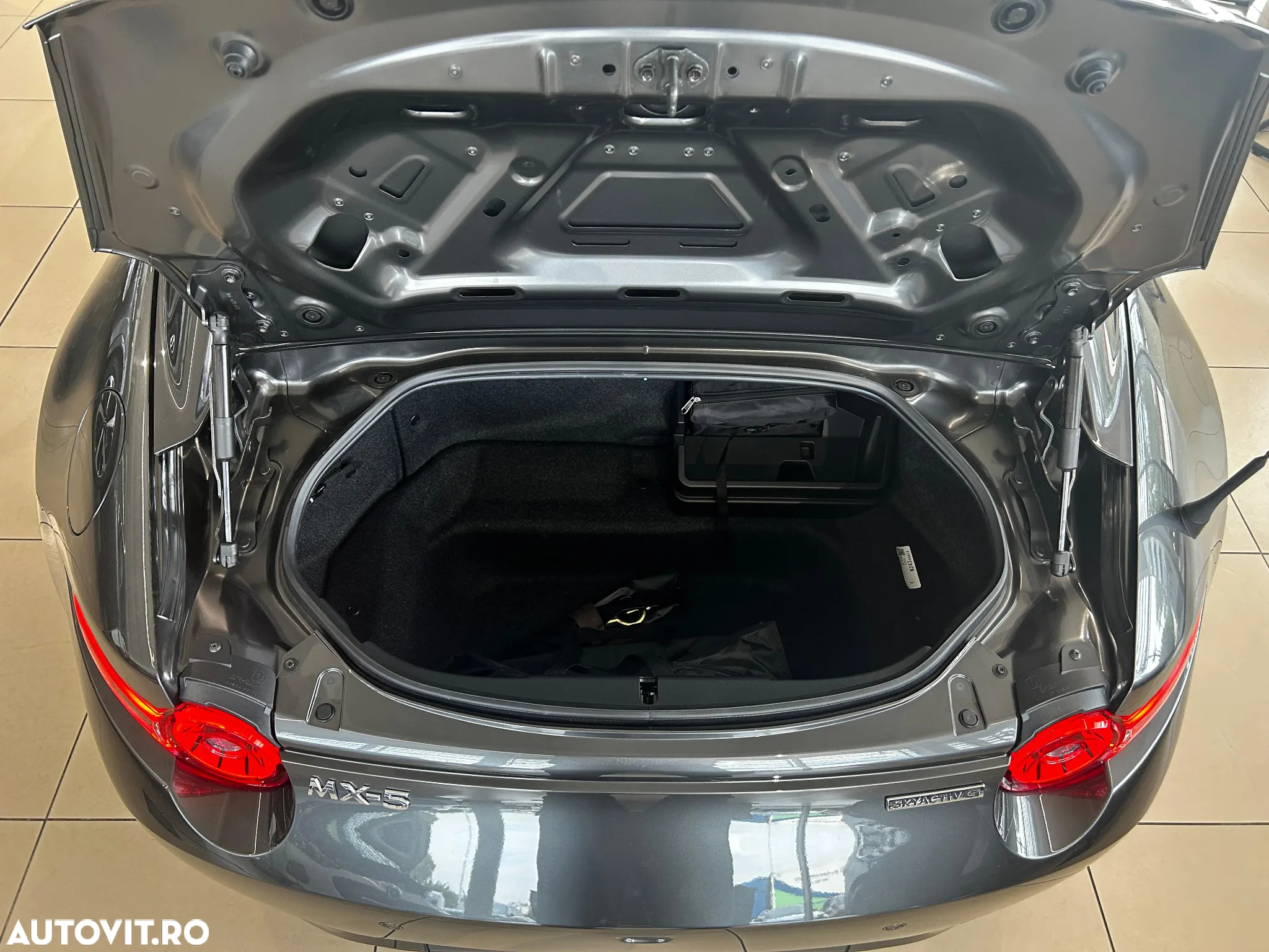 Mazda MX-5 SKYACTIV G132 Exclusive-Line - 8