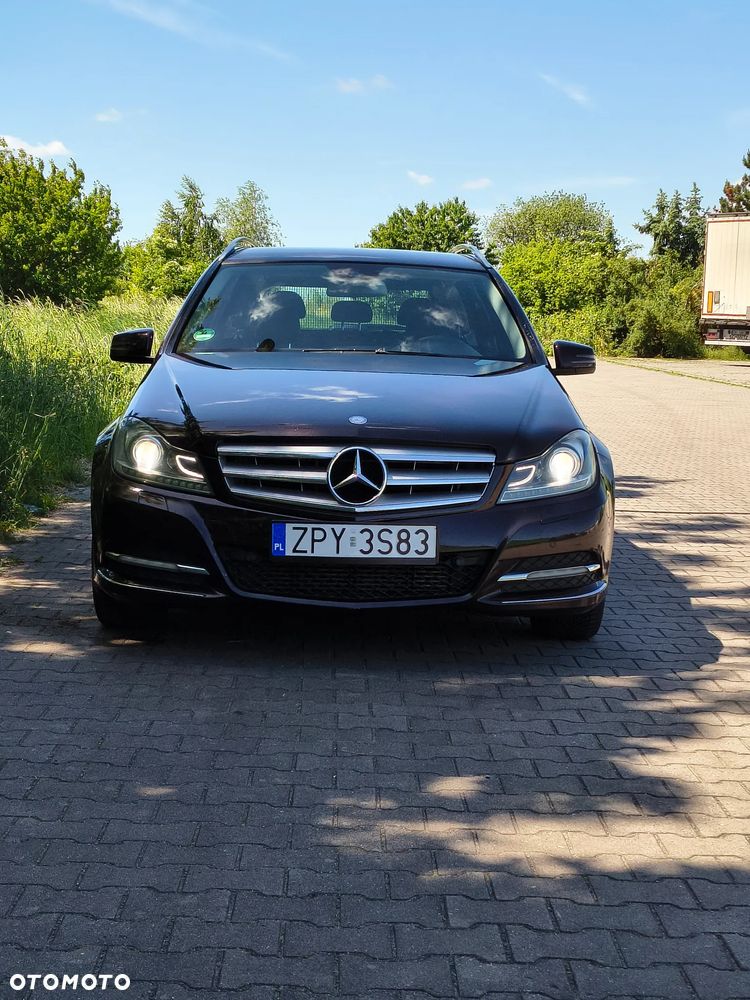 Mercedes-Benz C-Class 2011 photo 3