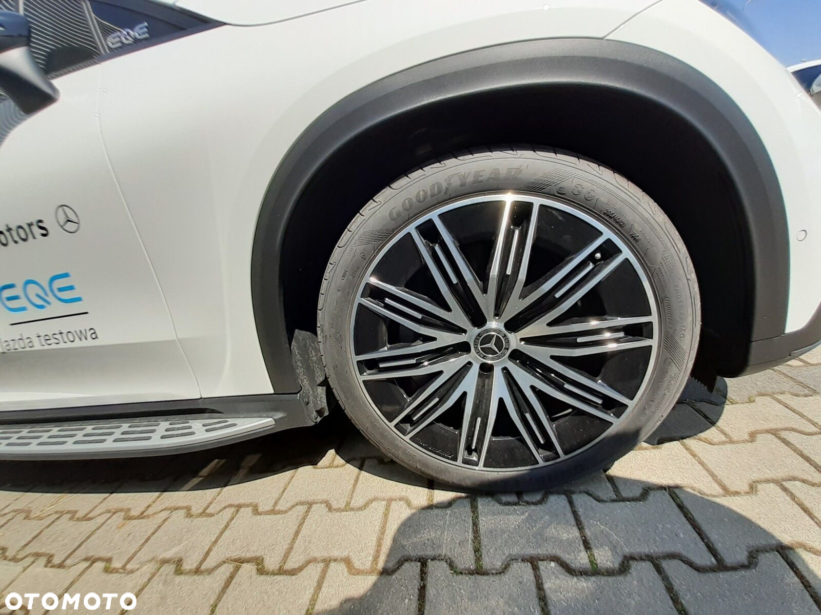 Mercedes-Benz EQE - 7