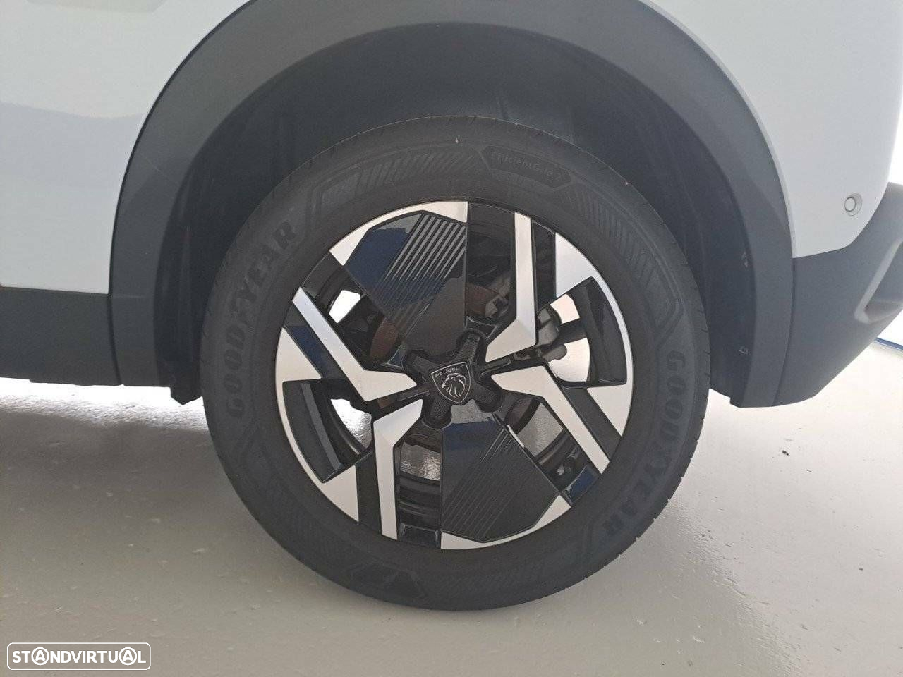 Peugeot 2008 1.2 PureTech Allure EAT8 - 11