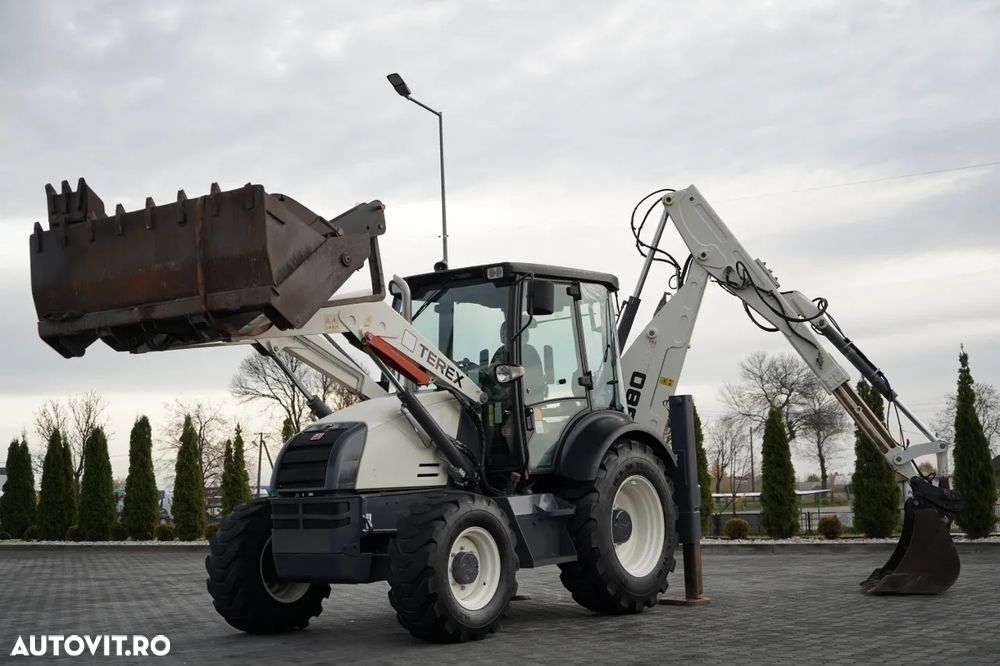 Terex 880 ELITE / BULDOEXCAVATOR / 2.500 ORE / SET CUPĂ - 1