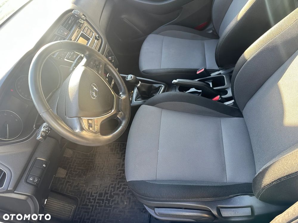 Hyundai i20 1.2 Comfort - 13