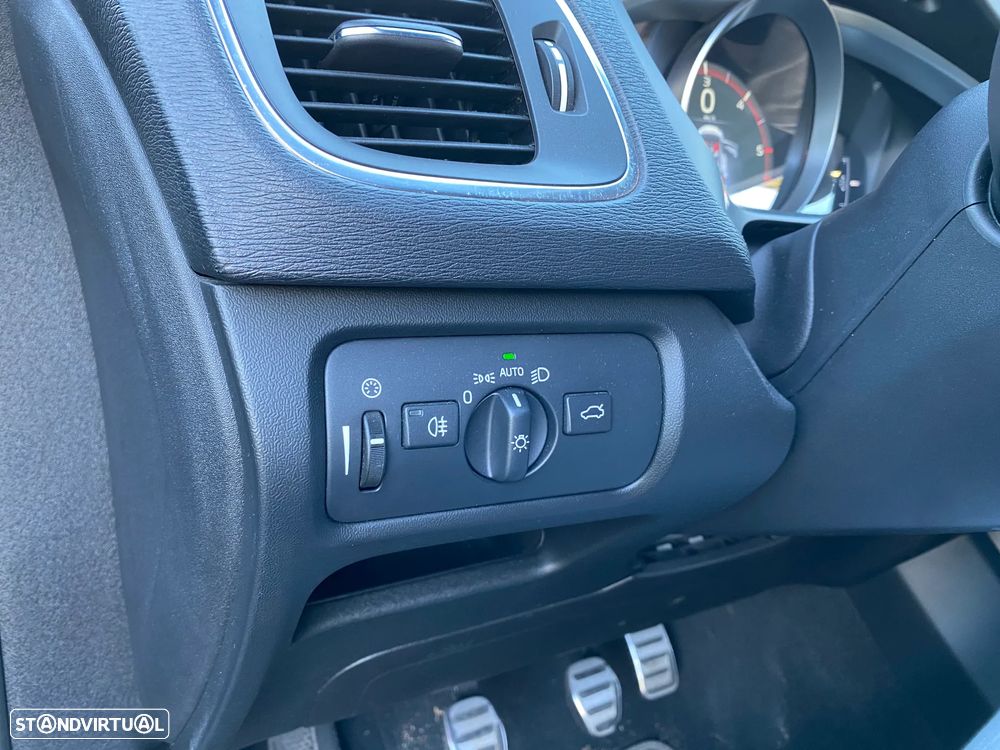 Volvo V40 1.6 D2 R-Design - 19