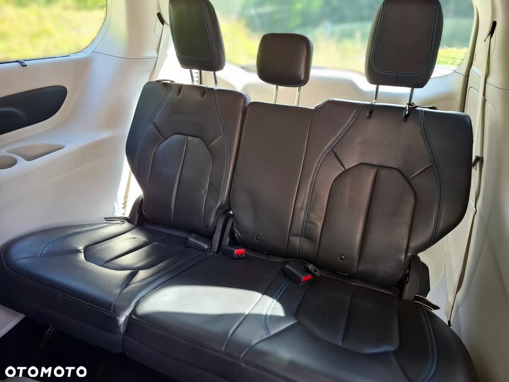 Chrysler Pacifica - 29