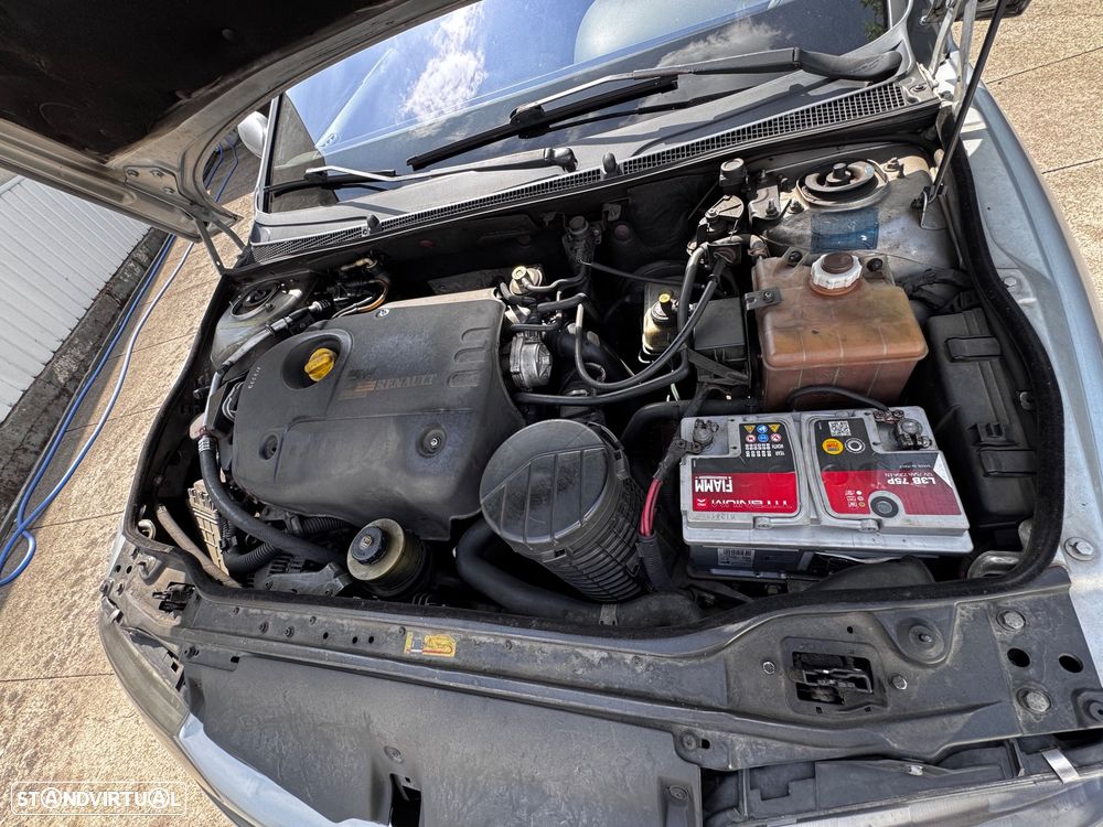 Renault Laguna 1.9 dTi RXE - 17