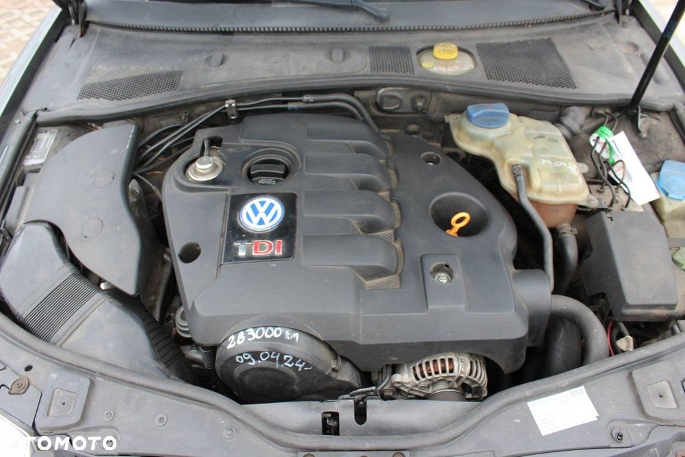 VW Passat B5 Lift 2001 1.9TDI AWX Sedan (MASKA, ZDERZAK, LAMPA, BŁOTNIK, DRZWI, SZYBA, FOTEL) - 8