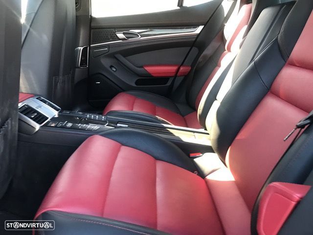 Porsche Panamera Turbo PDK - 12