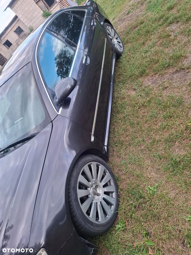 Audi A8 4.2 L Quattro - 19