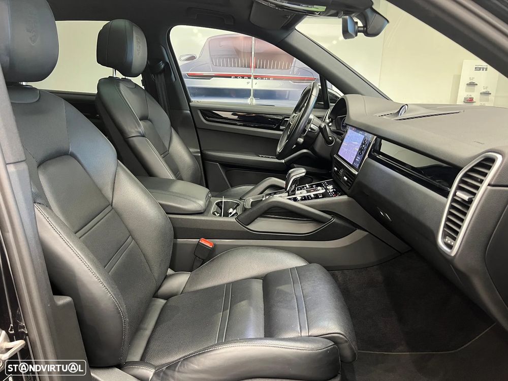 Porsche Cayenne - 30