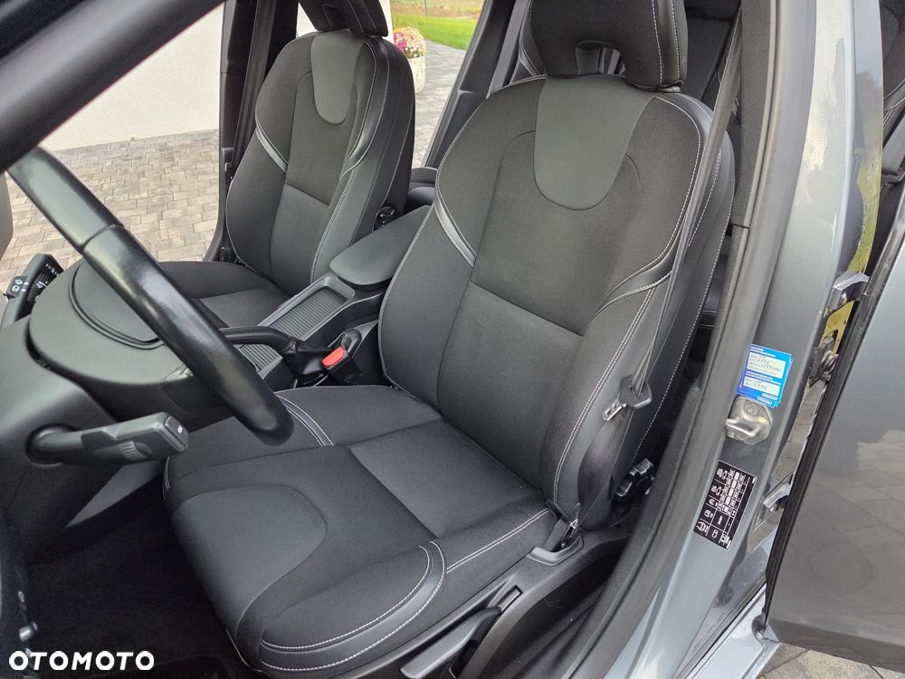 Volvo V40 D3 You - 17