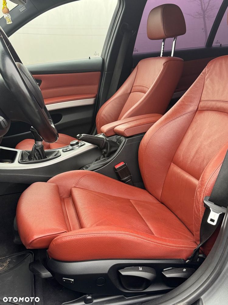 BMW Seria 3 330d xDrive - 12