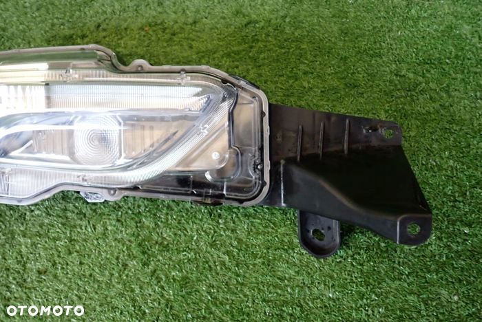 TOYOTA YARIS IV CROSS 20- halogen lewy - 3