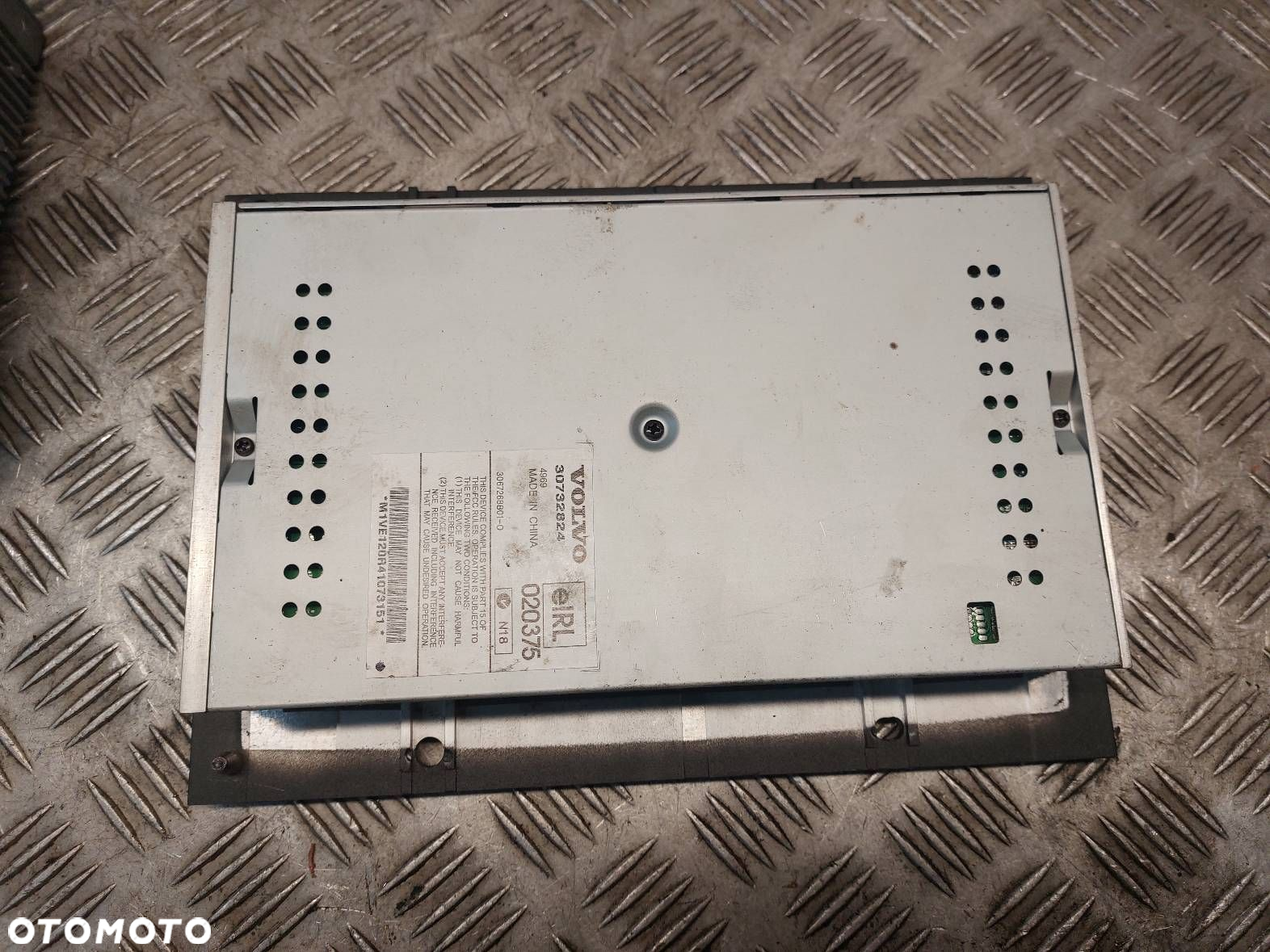 RADIO ODTWARZACZ + WZMACNIACZ VOLVO V50 I 30752371-1 30732824 - 5