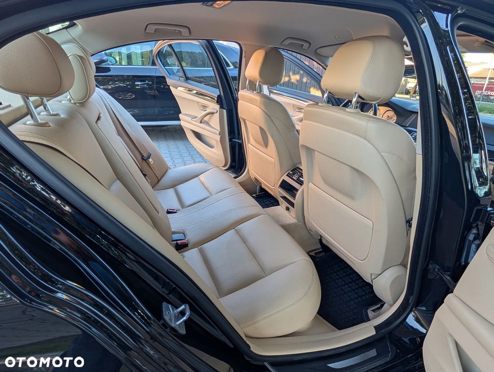 BMW Seria 5 520d - 25
