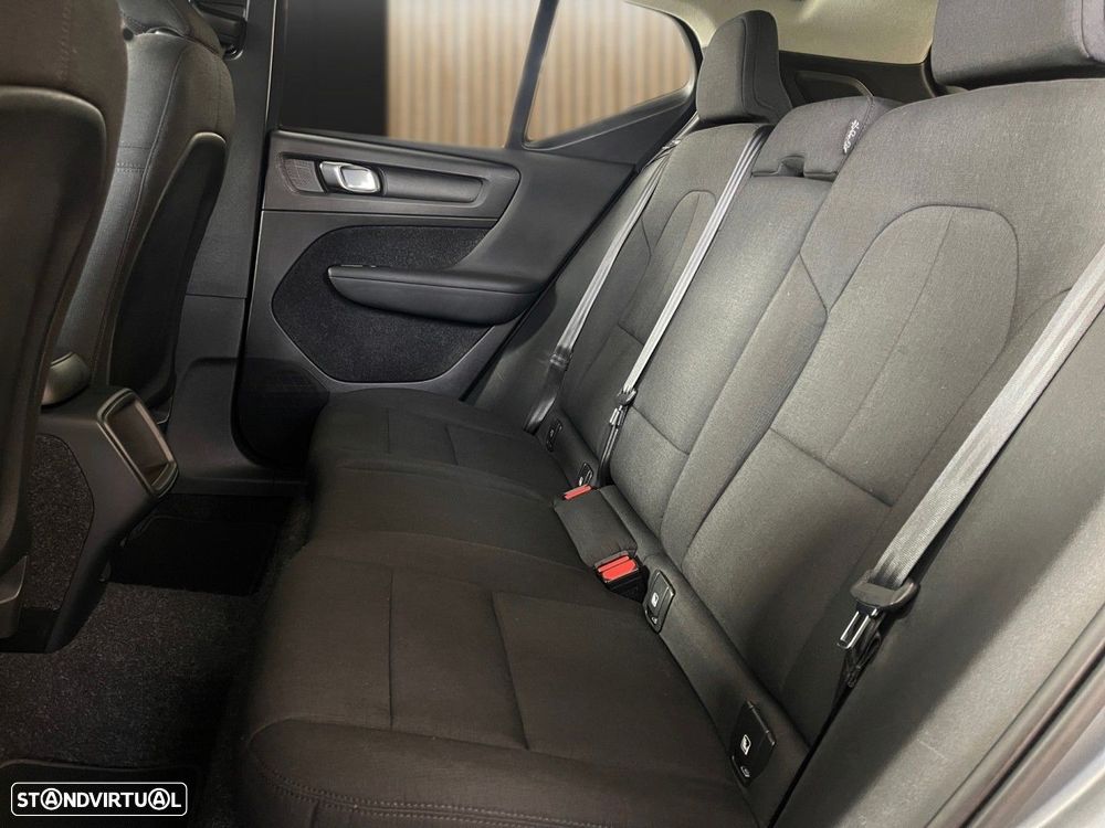 Volvo XC 40 1.5 T3 Momentum Tech Edition - 6