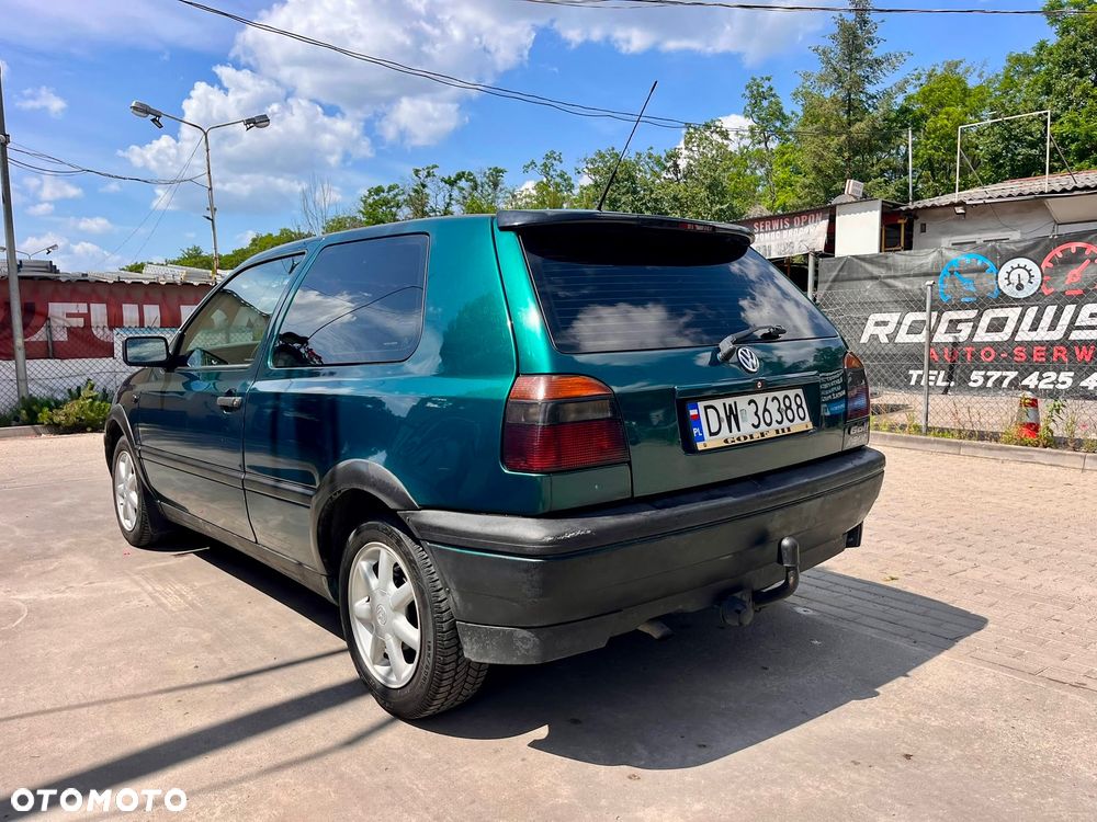 Volkswagen Golf 1.6 CL - 12