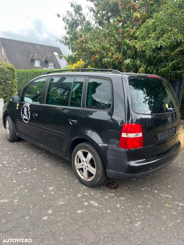 Volkswagen Touran - 10
