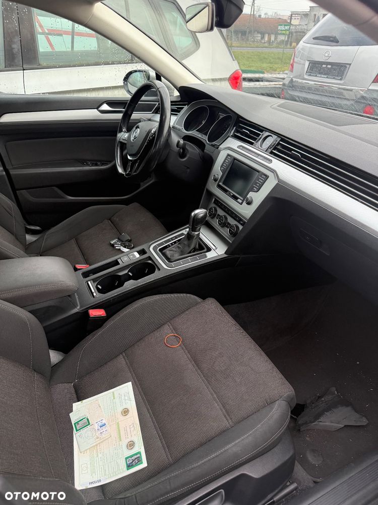 Volkswagen Passat 2.0 TDI (BlueMotion Technology) DSG Comfortline - 11