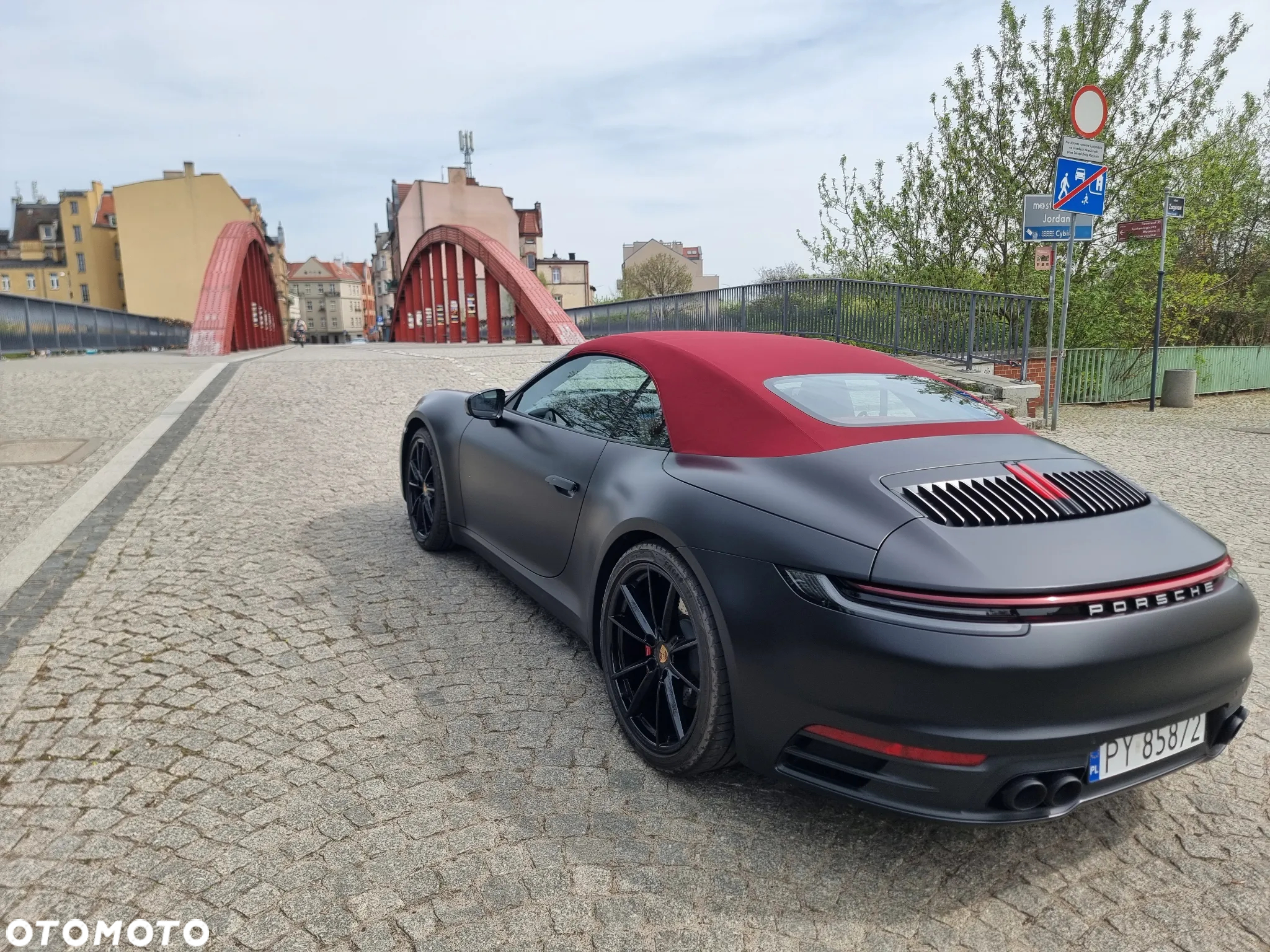 Porsche 911 Carrera 4S Cabrio - 2