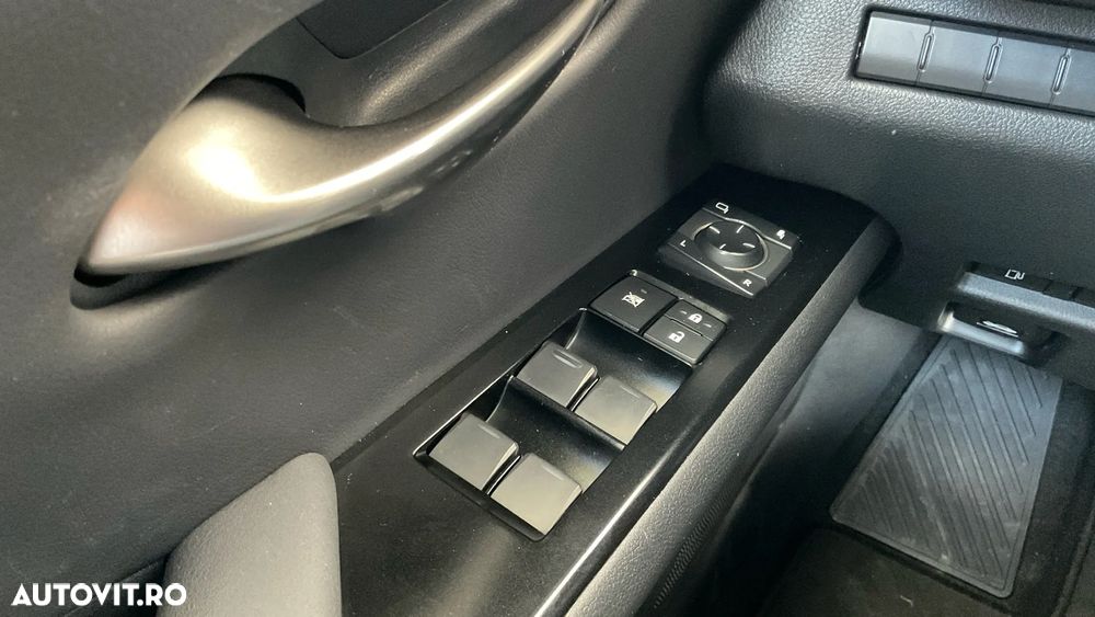 Lexus UX 250h FWD Executive - 35
