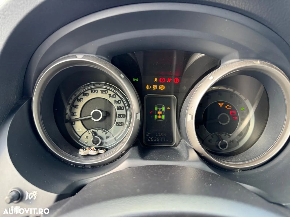 Mitsubishi Pajero LWB 3.2 DI-D Instyle A/T - 9
