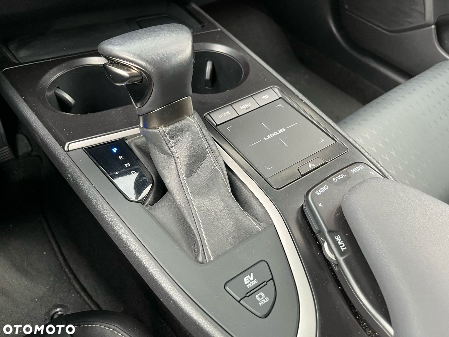 Lexus UX - 27