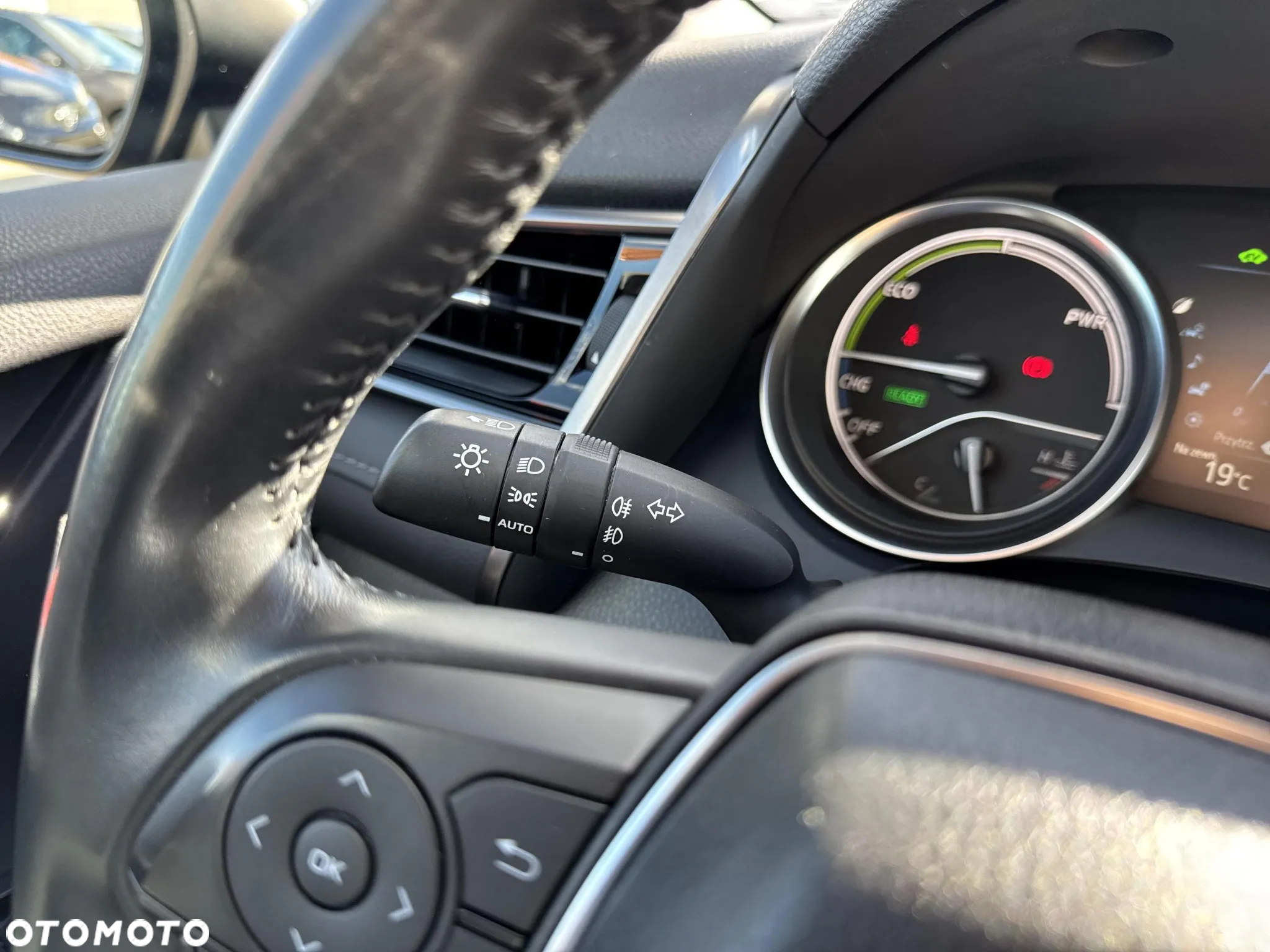 Toyota Camry 2.5 Hybrid Comfort CVT - 18