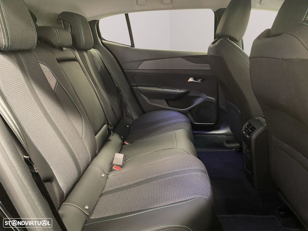 Peugeot 408 1.2 Hybrid Allure e-DCS6 - 19