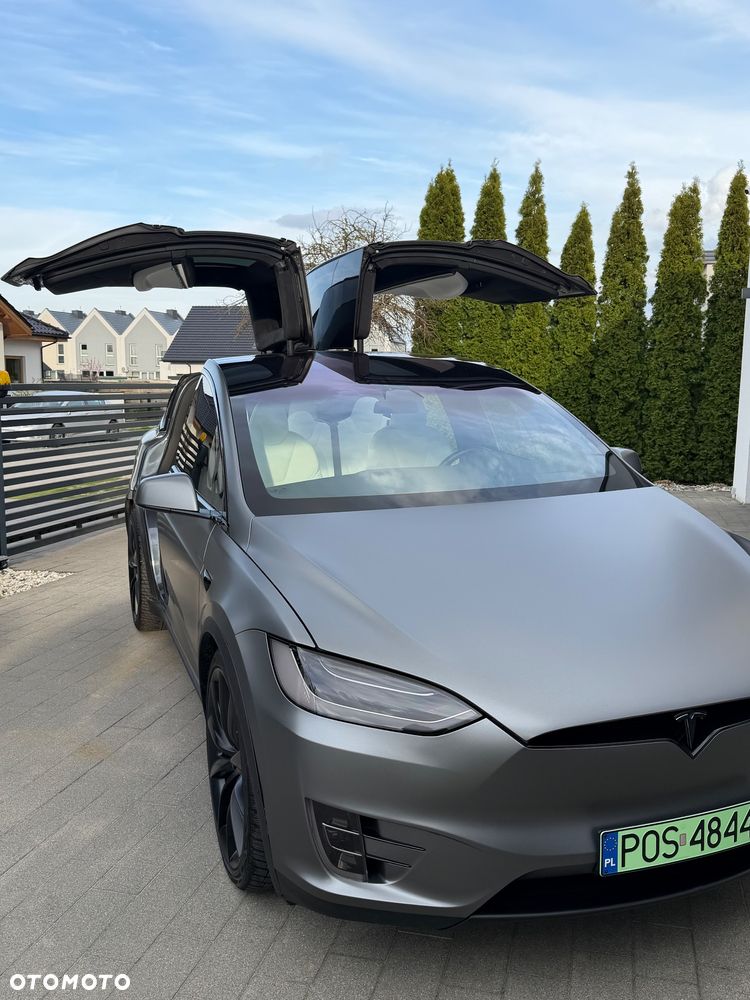 Tesla Model X - 13