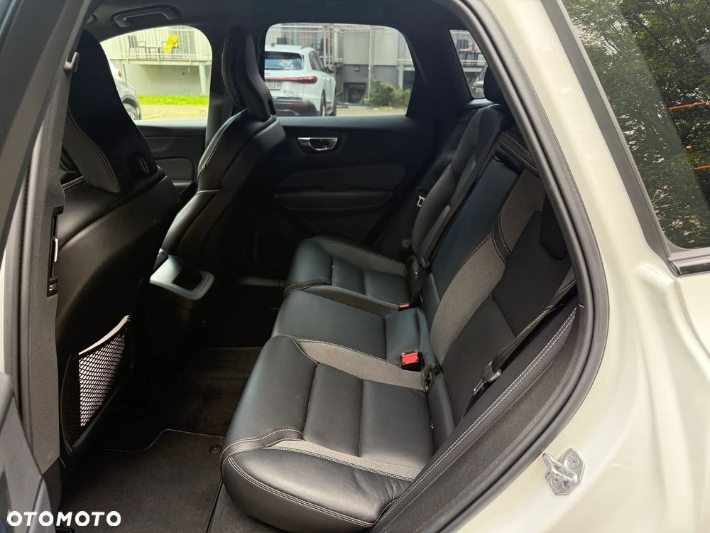 Volvo XC 60 B4 B R-Design - 16
