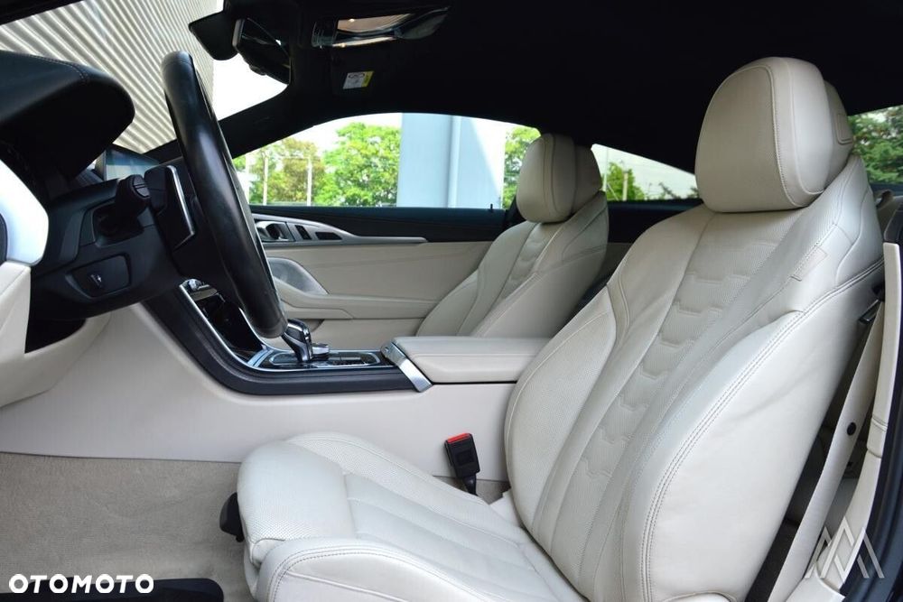 BMW Seria 8 - 16
