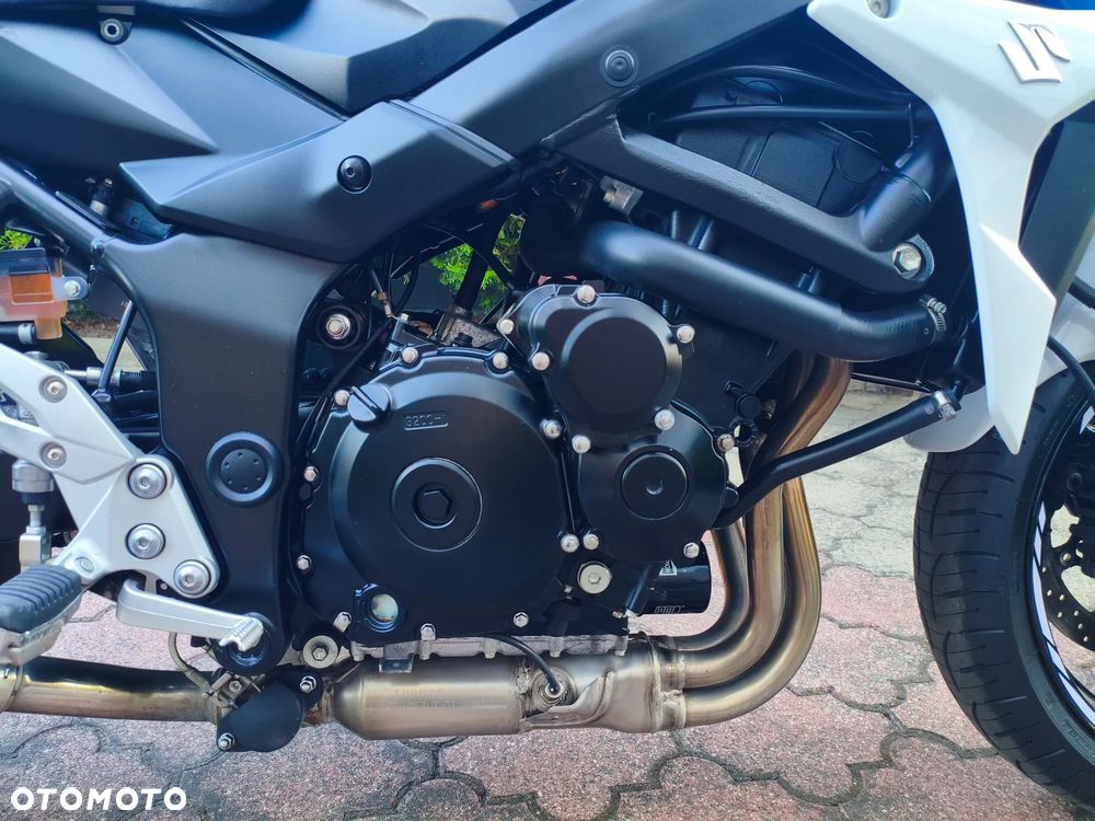 Suzuki GSR - 9