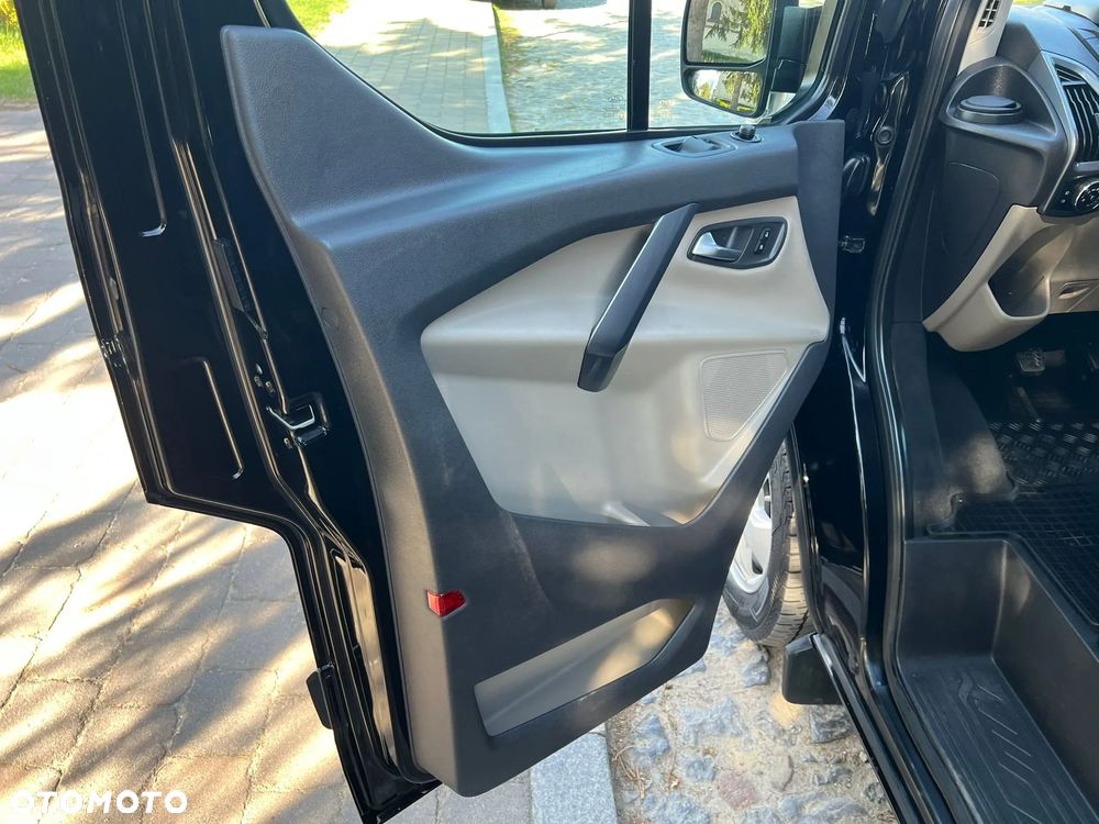 Ford Tourneo Custom 310 L1H1 VA Titanium - 31