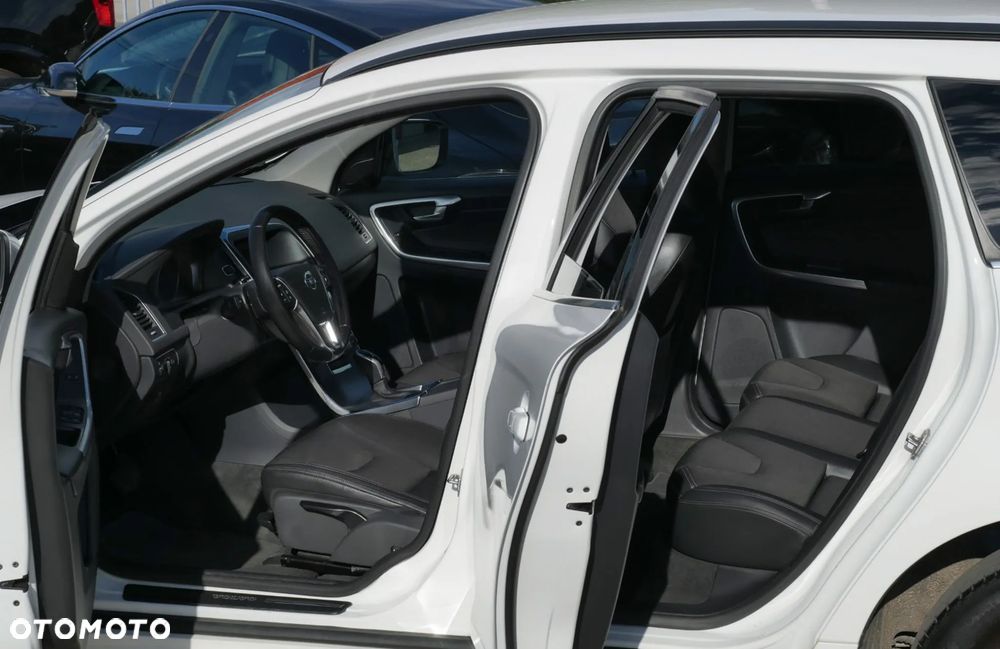 Volvo XC 60 D4 AWD Momentum - 23