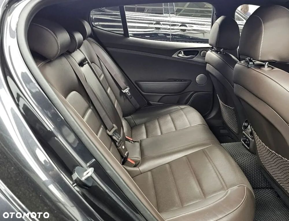 Kia Stinger - 13