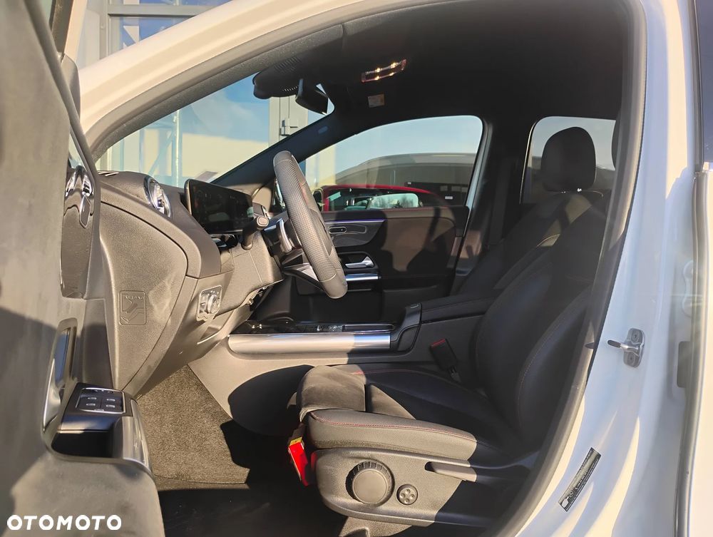 Mercedes-Benz GLA 200 AMG Line - 11