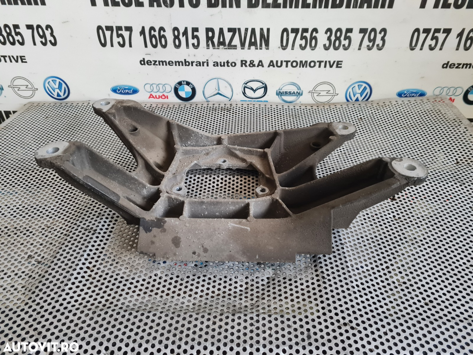 Suport Cutie Viteze Automata Audi A5 An 2009-2010-2011-2012 2.7 Tdi Euro 5 Cutie MMW Motor CGK Dezmembrez Audi A5 8T 2.7 Tdi Euro 5 Motor CGKA Cutie Automata MMW Bixenon Volan Stanga - Dezmembrari Arad - 5