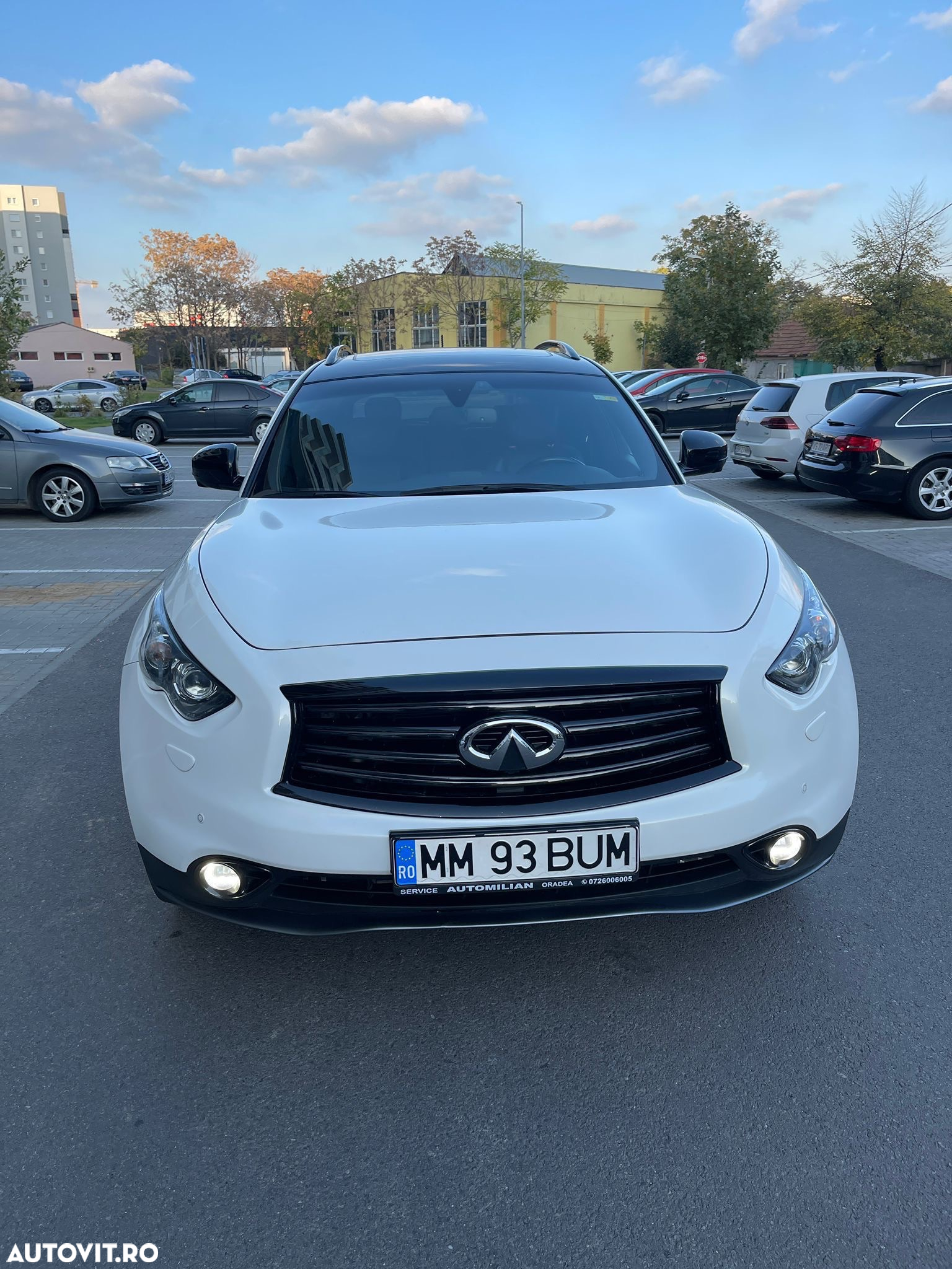 Infiniti QX70 - 2