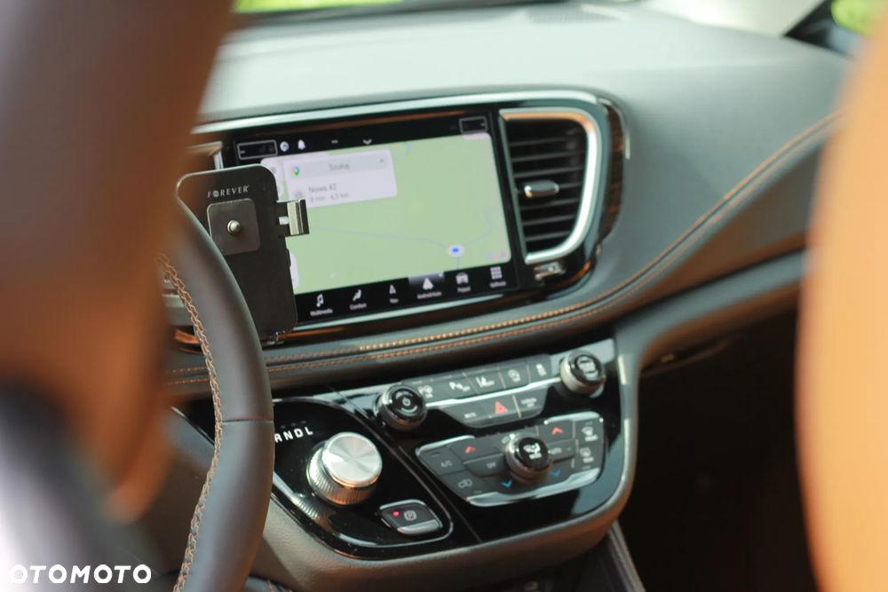 Chrysler Pacifica - 22