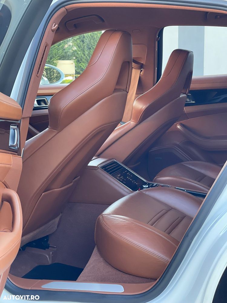 Porsche Panamera 4S - 9