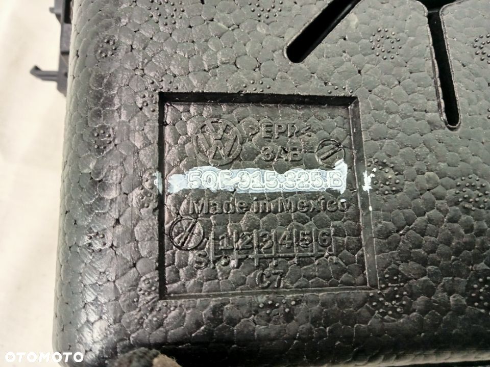 VW PODSTAWA AKUMULATORA 5QF915325B - 7