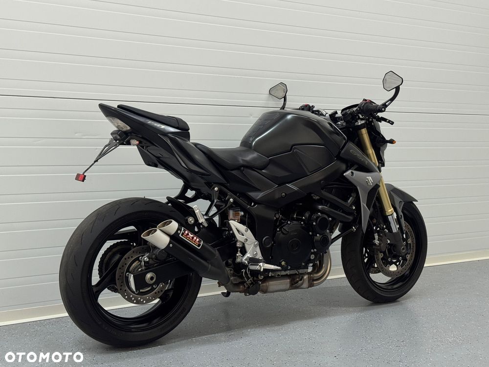 Suzuki GSR - 3